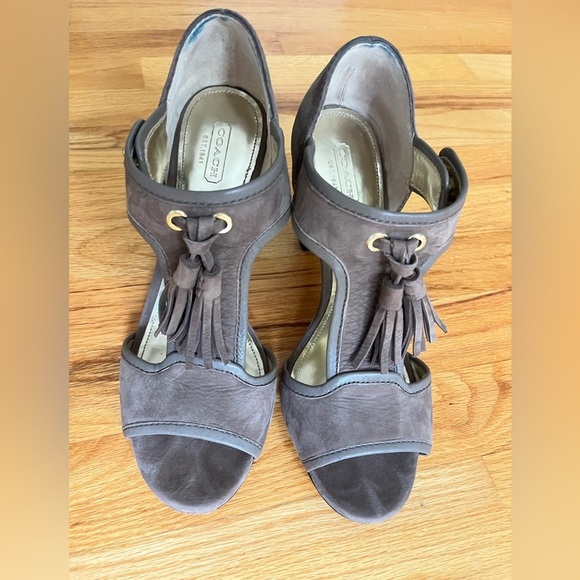 Coach Tristen Elephant Nubuck Leather Sandals
Heels w/ Turnlock & Tassel 9.5 - Picture 3 of 11